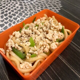 お一人様☆鶏そぼろで手抜き焼うどん